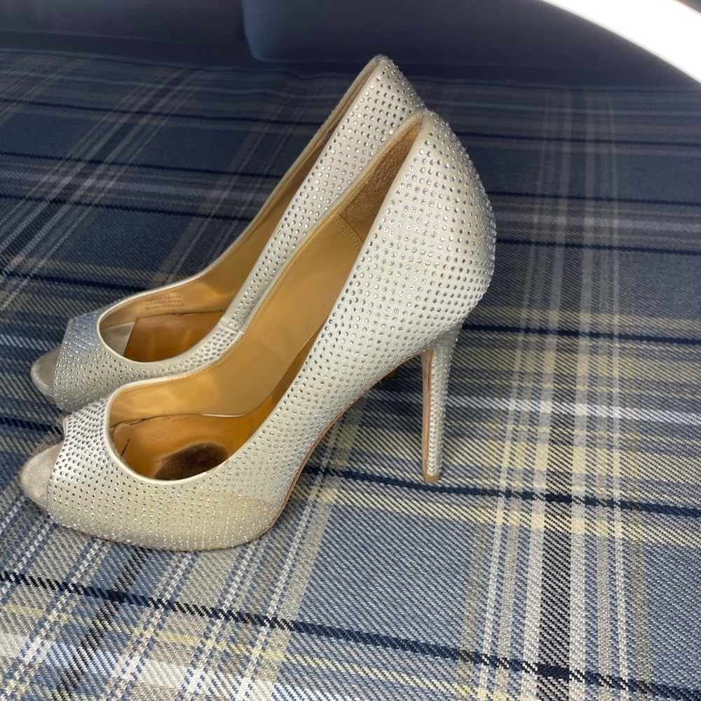 Badgley Mischka Ivory Satin Crystal Peep Toe Heels Wedding Shoes 7.5